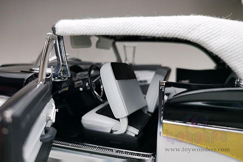 Sun Star Platinum - Ford Fairlane 500 Closed Convertible (1958, 1/18 scale diecast model car, White/Raven Black) 5286