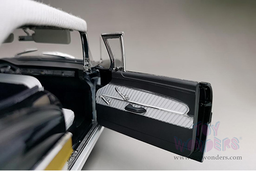 Sun Star Platinum - Ford Fairlane 500 Closed Convertible (1958, 1/18 scale diecast model car, White/Raven Black) 5286