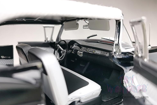 Sun Star Platinum - Ford Fairlane 500 Closed Convertible (1958, 1/18 scale diecast model car, White/Raven Black) 5286