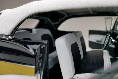 Sun Star Platinum - Ford Fairlane 500 Closed Convertible (1958, 1/18 scale diecast model car, White/Raven Black) 5286