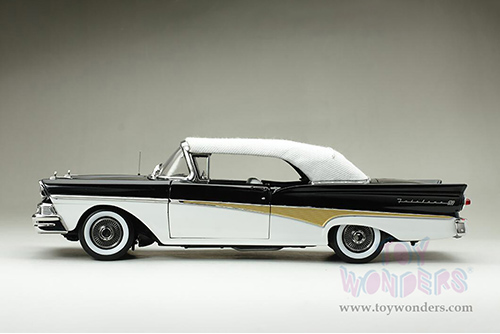 Sun Star Platinum - Ford Fairlane 500 Closed Convertible (1958, 1/18 scale diecast model car, White/Raven Black) 5286