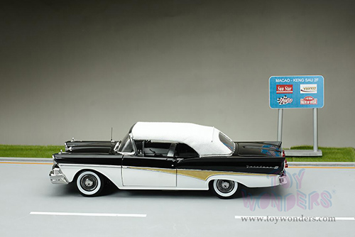 Sun Star Platinum - Ford Fairlane 500 Closed Convertible (1958, 1/18 scale diecast model car, White/Raven Black) 5286