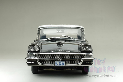 Sun Star Platinum - Ford Fairlane 500 Closed Convertible (1958, 1/18 scale diecast model car, White/Raven Black) 5286