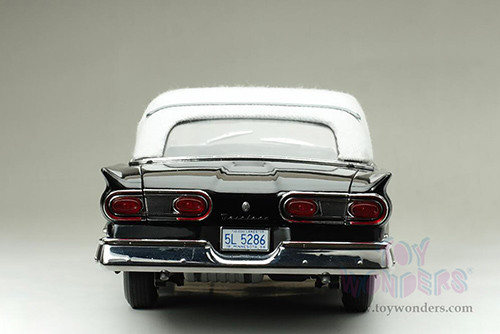 Sun Star Platinum - Ford Fairlane 500 Closed Convertible (1958, 1/18 scale diecast model car, White/Raven Black) 5286