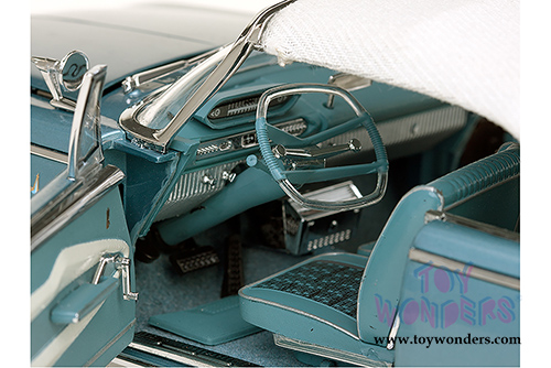 Sun Star Platinum - Plymouth Fury Closed Convertible (1960, 1/18 scale diecast model car, White/Twilight Blue Metallic) 5412