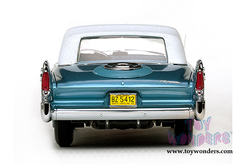 Sun Star Platinum - Plymouth Fury Closed Convertible (1960, 1/18 scale diecast model car, White/Twilight Blue Metallic) 5412