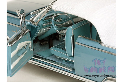 Sun Star Platinum - Plymouth Fury Closed Convertible (1960, 1/18 scale diecast model car, White/Twilight Blue Metallic) 5412