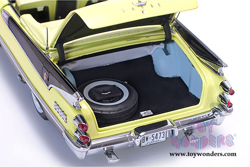Sun Star Platinum - Dodge Custom Royal Lancer Open Convertible (1959, 1/18 scale diecast model car, Canary Diamond/Jet Black) 5473