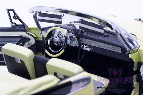 Sun Star Platinum - Dodge Custom Royal Lancer Open Convertible (1959, 1/18 scale diecast model car, Canary Diamond/Jet Black) 5473