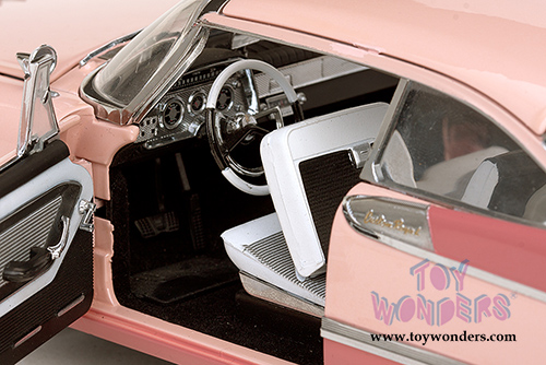 Sun Star Platinum - Dodge Custom Royal Lancer Hardtop (1959, 1/18 scale diecast model car, Rose Quartz/ Coral) 5481