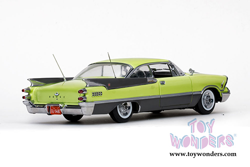 Sun Star Platinum - Dodge Custom Royal Lancer Hard Top (1959, 1/18 scale diecast model car, Canary Diamond/Pewter Poly) 5482