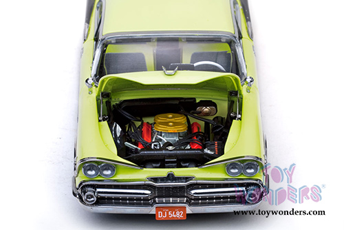 Sun Star Platinum - Dodge Custom Royal Lancer Hard Top (1959, 1/18 scale diecast model car, Canary Diamond/Pewter Poly) 5482