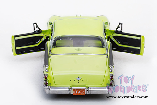 Sun Star Platinum - Dodge Custom Royal Lancer Hard Top (1959, 1/18 scale diecast model car, Canary Diamond/Pewter Poly) 5482