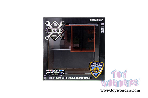 Greenlight Diorama - Mechanic's Corner | Hot Pursuit Central Command New York City Police Department (1/64 scale diecast/plastic model, Orange) 57042