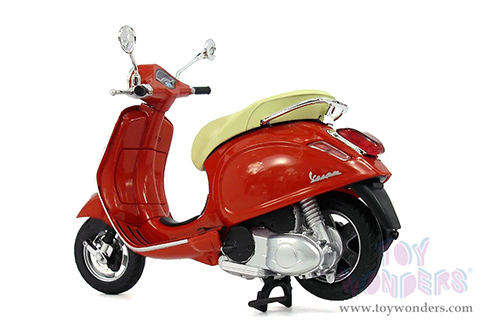 New Ray - Vespa Primavera Scooter (2013, 1/12 scale diecast model bike, Asstd.) 57553