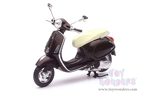 New Ray - Vespa Primavera Scooter (2013, 1/12 scale diecast model bike, Asstd.) 57553