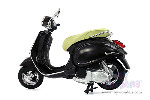 New Ray - Vespa Primavera Scooter (2013, 1/12 scale diecast model bike, Asstd.) 57553