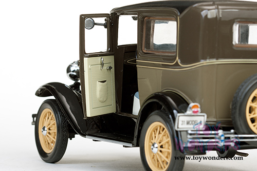 Sun Star Classic - Ford Model A Tudor Truck (1931, 1/18 scale diecast model car, Chicle Drab) 6100