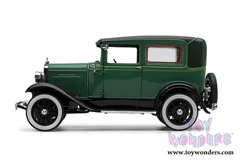 Sun Star Ford Classic - Ford Model A Tudor (1931, 1/18 scale diecast model car, Balsam Green/Vagabond Green) 6105GN