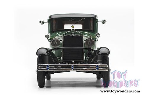 Sun Star Ford Classic - Ford Model A Tudor (1931, 1/18 scale diecast model car, Balsam Green/Vagabond Green) 6105GN