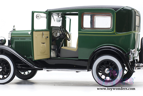 Sun Star Ford Classic - Ford Model A Tudor (1931, 1/18 scale diecast model car, Balsam Green/Vagabond Green) 6105GN