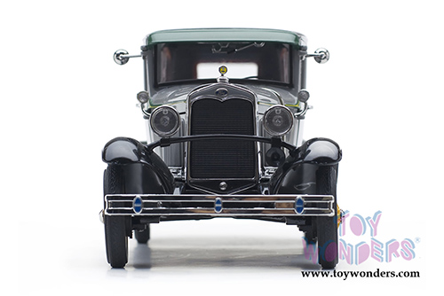 Sun Star Ford Classic - Ford Model A Tudor (1931, 1/18 scale diecast model car, Dawn Gray) 6106GY