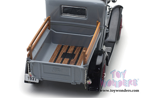 Sun Star Ford Classic - Ford Model A Pickup (1931, 1/18 scale diecast model car, French Gray) 6115GY