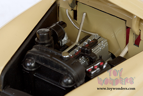 Sun Star Classic - Chrysler Town & Country Convertible (1948, 1/18 scale diecast model car, Yellow Lustre) 6140