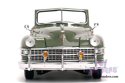 Sun Star USA - Chrysler Town & Country Convertible (1948, 1/18 scale diecast model car, Heather Green) 6142