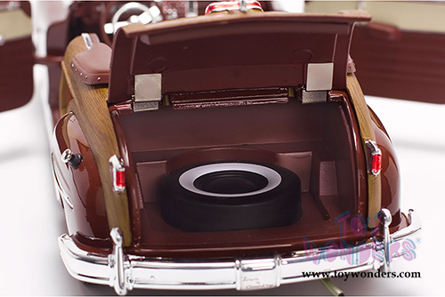 Sun Star USA - Chrysler Town & Country Convertible (1948, 1/18 scale diecast model car, Costa Rica Brown) 6143