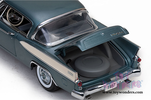 Sun Star USA - Studebaker Golden Hawk Hardtop (1957, 1/18 scale diecast model car, Woodsmoke Gray) 6151