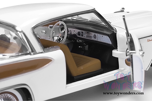 Sun Star USA - Studebaker Golden Hawk Hardtop (1957, 1/18 scale diecast model car, Arctic White) 6152