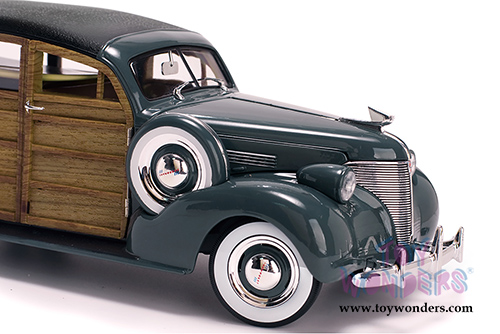Sun Star USA - Chevrolet&reg; Woody Surf Wagon (1939, 1/18 scale diecast model car, Grandville Gray) 6177