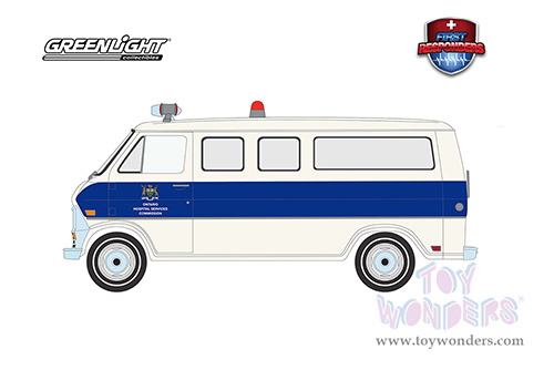 Greenlight - First Responders Series 1 | Ford Econoline Ambulance "Ontario Hospital Services Commission, Ontario, Canada" (1969, 1/64 scale diecast model car, Beige with Blue Stripes) 67040A/48