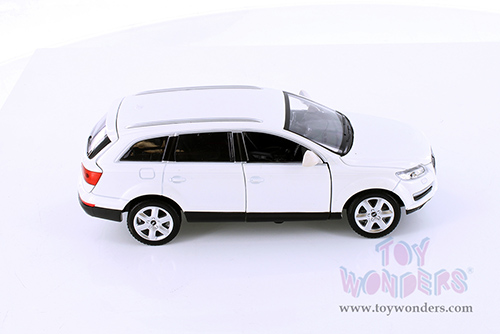 Showcasts Collectibles - Audi Q7 Hardtop (1/24 scale diecast model car, Asstd.) 68249D