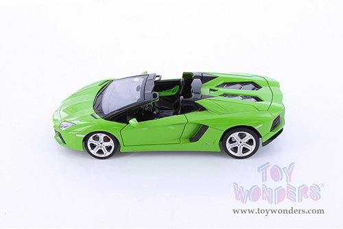 Showcasts Collectibles - Lamborghini Aventador LP700-4 Roadster (1/24 scale diecast model car, Asstd.) 68274D
