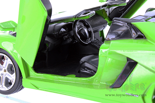 Showcasts® Collectibles - Lamborghini Aventador LP700-4 Roadster (1/24 scale diecast model car, Green) 68274GN MAP: $22.99