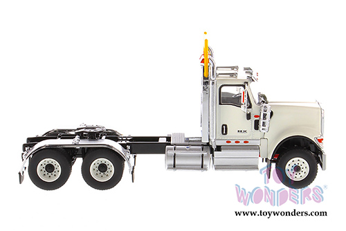 Diecast Masters - International® HX520 SFFA Tandem Tractor (Cab only) (1/50 scale diecast model car, White) 71001