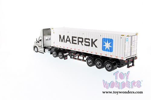 Diecast Masters - Peterbilt&reg; 579 UltraLoft Day Cab SBFA Truck Tractor with 40' Skeleton Trailer and MAERSK Sea Container (1/50 scale diecast model car, Silver/White) 71069