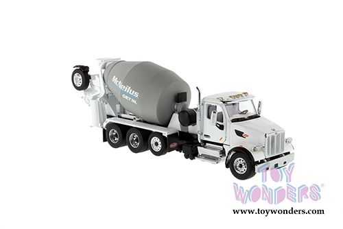 Diecast Masters - Peterbilt&reg; 567 SFFA with Lift Axle & McNeilus&reg; Bridgemaster&reg; Concrete Mixer (1/50 scale diecast model car, White/Gray) 71074