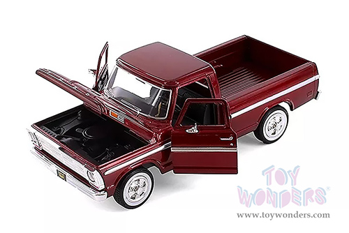 Showcasts® Collectibles - Ford F-100 Pickup (1969, 1/24 scale diecast model car, Burgundy) 71315BG MAP: $22.99