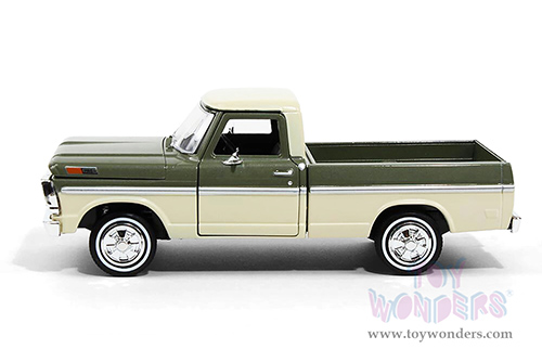 Showcasts® Collectibles - Ford F-100 Pickup (1969, 1/24 scale diecast model car, Cream/Green) 71315LGN MAP: $22.99