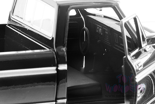 Showcasts® Collectibles - Ford F-150 Custom Pickup (1979, 1/24 scale diecast model car, Black) 71346BK MAP: $22.99