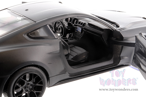 Showcasts® Collectibles - Ford Mustang GT Hardtop (2018, 1/24 scale diecast model car, Asstd.) 71352D MAP: $19.99
