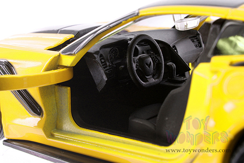 Showcasts® Collectibles - Chevrolet® Corvette® ZR1 Hardtop (2019, 1/24 scale diecast model car, Asstd.) 71356D MAP: $19.99