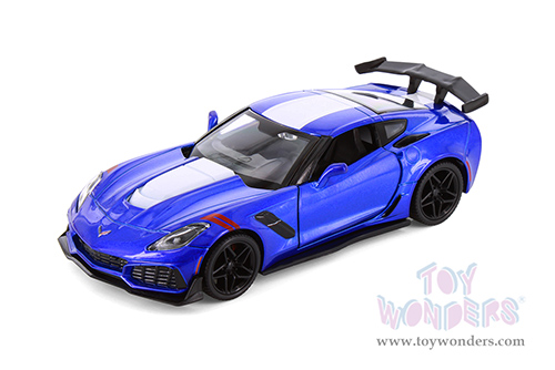 Showcasts® Collectibles - Chevrolet® Corvette® ZR1 Hardtop (2019, 1/24 scale diecast model car, Asstd.) 71356D MAP: $19.99