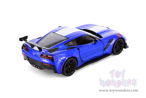 Showcasts® Collectibles - Chevrolet® Corvette® ZR1 Hardtop (2019, 1/24 scale diecast model car, Asstd.) 71356D MAP: $19.99