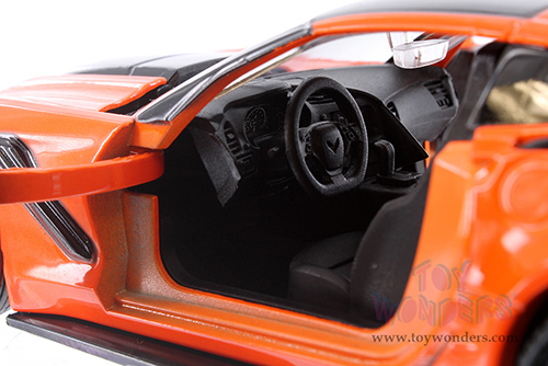 Showcasts® Collectibles - Chevrolet® Corvette® ZR1 Hardtop (2019, 1/24 scale diecast model car, Asstd.) 71356D MAP: $19.99