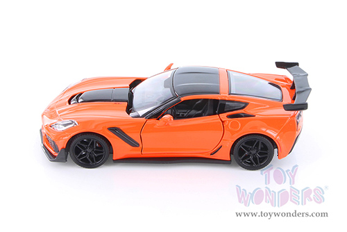 Showcasts® Collectibles - Chevrolet® Corvette® ZR1 Hardtop (2019, 1/24 scale diecast model car, Orange) 71356OR MAP: $22.99