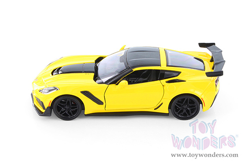 Showcasts® Collectibles - Chevrolet® Corvette® ZR1 Hardtop (2019, 1/24 scale diecast model car, Yellow) 71356YL MAP: $22.99